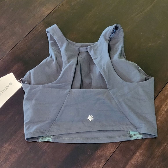NWT Athleta Conscious Crop Serene Size Medium D-DD - Picture 3 of 11